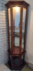 lot 43 image: Lighted Oak China Cabinet