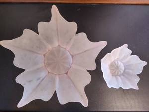 lot 49 image: Viking Glass Frosted Lotus Bowls