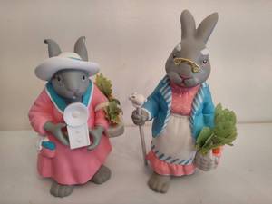 lot 61 image: Department 56 Hideaway Hollow Carrot Patch Rabbits