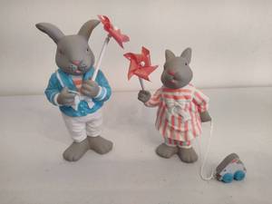 lot 63 image: Department 56 Hideaway Hollow Carrot Patch Rabbits wWindmills