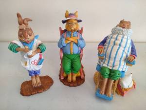 lot 66 image: Department 56 Easter Village Assorted Rabbits