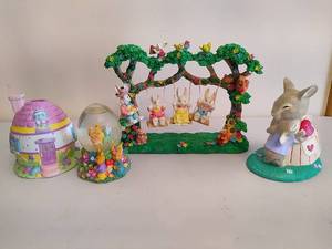 lot 70 image: Assorted Easter Decor
