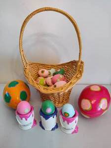 lot 69 image: Department 56 Easter Eggs & Covered Egg Boxes