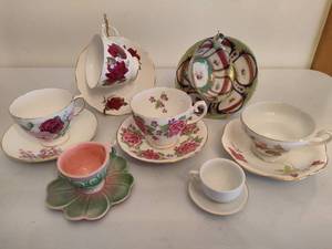 lot 83 image: Vintage Cups & Saucers