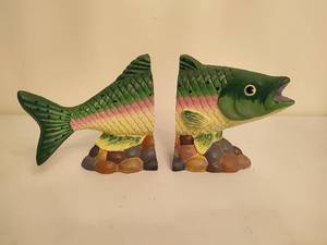 lot 96 image: Department 56 Cast Iron Fish Book Ends