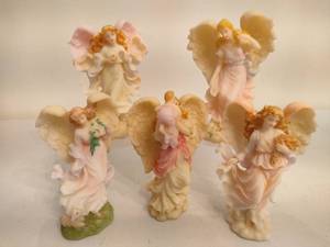 lot 98 image: Seraphim Angel Classics Collectibles