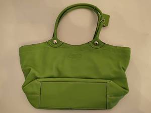 lot 101 image: Coach Green Leather Shoulder Bag