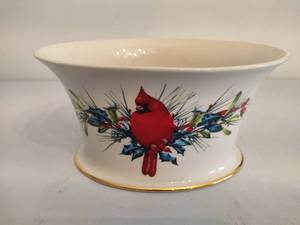 lot 145 image: Lenox Winter Greetings Oval Cachepot