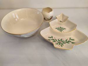 lot 147 image: Lenox Holiday Serving Pieces