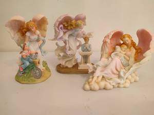 lot 163 image: Seraphim Angel Classics Collectibles