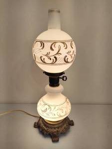 lot 153 image: Vintage Double Globe Electric Lamp