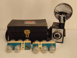 lot 172 image: Tower Flash Camera Kit wOriginal Box