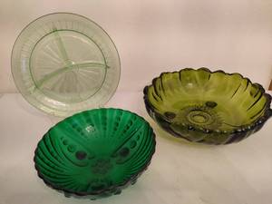 lot 192 image: Gorgeous Green BowlsRelish Plate