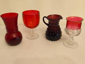 lot 207 image: Ruby Red & Amethyst VasesCups