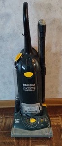 lot 212 image: Eureka The Boss Smartvac