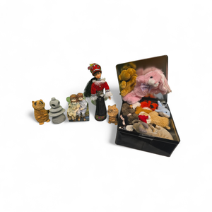 lot 200 image: Treasures and Stuffed Animals  Beanie Babies