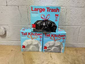 lot 406 image: LOT OF 3 up&up Trash Bags
