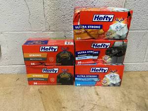 lot 420 image: LOT OF 5 Hefty Trash Bags
