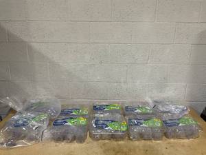 lot 319 image: LOT OF 10 Diamond Plastic All Occasion Cutlery