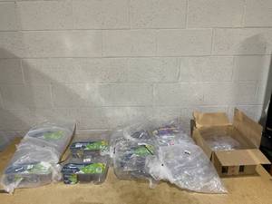 lot 320 image: LOT OF 9 Plastic All Occasion Cutlery