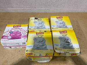 lot 330 image: LOT OF 5 Glad Trash Bags