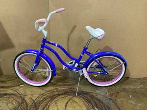 lot 130 image: Good Vibrations Girls Beach Cruiser, 20-Inch, Blue (Minor Transit Damage, Stains, See Photos)