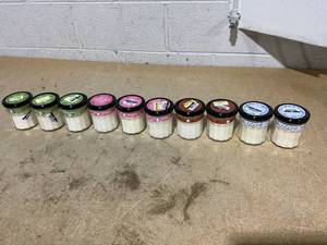 lot 246 image: LOT OF 10 Mrs. Meyers Soy Candles (Snowdrop, Iowa Pine, Peppermint, Gingerbread Scents)