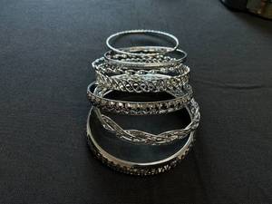 lot 349 image: LOT OF 7 Womens Silver Tone Bangle Bracelets