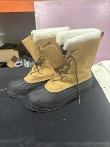 lot 2227 image: Cabelas Mens Winter Boots