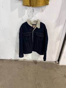 lot 2255 image: Levis Sherpa Lined Denim Jacket XL