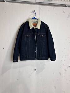 lot 2279 image: Levis Sherpa-Lined Denim Jacket XL