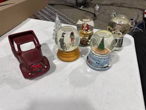 lot 2302 image: Christmas Snow Globes & Truck
