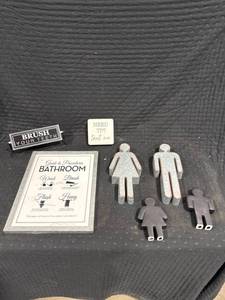 lot 2310 image: Bathroom Decor & Signs Lot