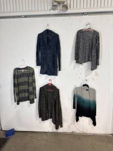 lot 2321 image: Lot of 5 Womens Cardigans