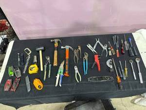 lot 2330 image: Assorted Hand Tool Lot