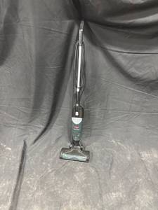lot 2352 image: Bissell 3-in-1 Turbo Vacuum