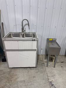 lot 2370 image: Portable Double Sink & Krowne Bar Sink