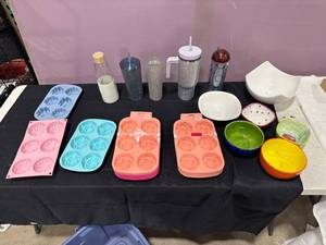 lot 2384 image: Kitchen & Household Assortment