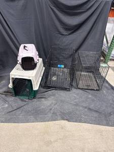 lot 2385 image: Assorted Pet Carriers & Crates