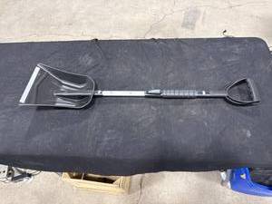 lot 2392 image: Adjustable Snow Shovel