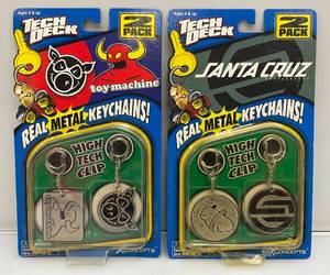 lot 32 image: Vintage 1999 Tech Deck High Tech Clip Real Metal Key Chains (New Old Stock)