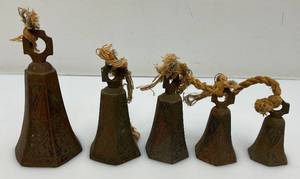 lot 53 image: Vintage Brass Bell Swag Bells Ranging From 2 12 Up To 4 12