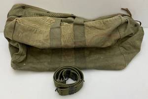 lot 131 image: US Military Duffle Bag And Ammo Belt