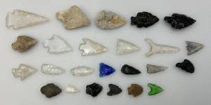 lot 171 image: Misc. Glass & Stone Arrow Heads