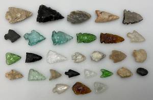 lot 172 image: Misc. Glass & Stone Arrow Heads