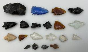 lot 173 image: Misc. Glass & Stone Arrow Heads