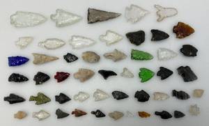 lot 174 image: Misc. Glass & Stone Arrow Heads