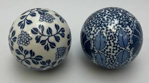 lot 199 image: Vintage Chinese Porcelain 3 Orb Spheres BlueWhite Floral Carpet Ball