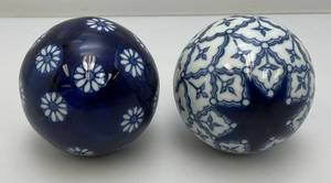 lot 200 image: Vintage Chinese Porcelain 3 Orb Spheres BlueWhite Floral Carpet Ball