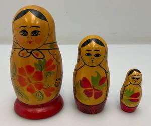 lot 236 image: Vintage Russian Matryoshka Nesting Dolls Largeest 4 12
